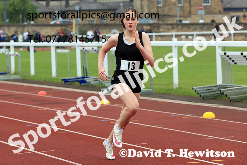 Girls 300 metres, 2025 Northumberland Schools Track and Fields, Wentworth, Hexham. Photo: David T. Hewitson/Sports for All Pics